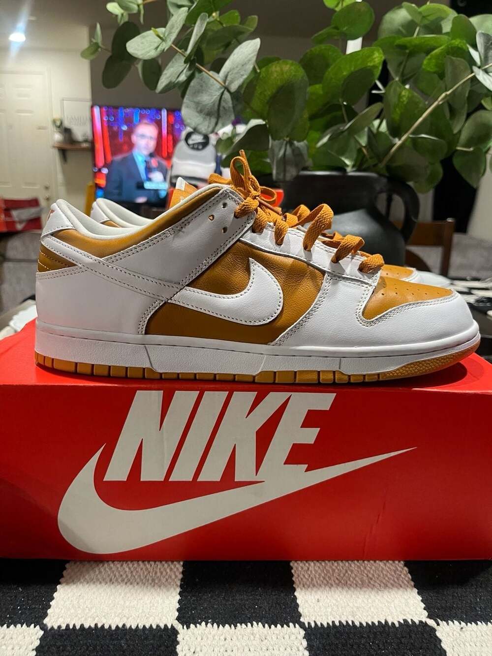Nike Dunk Low QS CO.JP Reverse Curry White Dark Curry FQ6965-700 Size 11 Men's